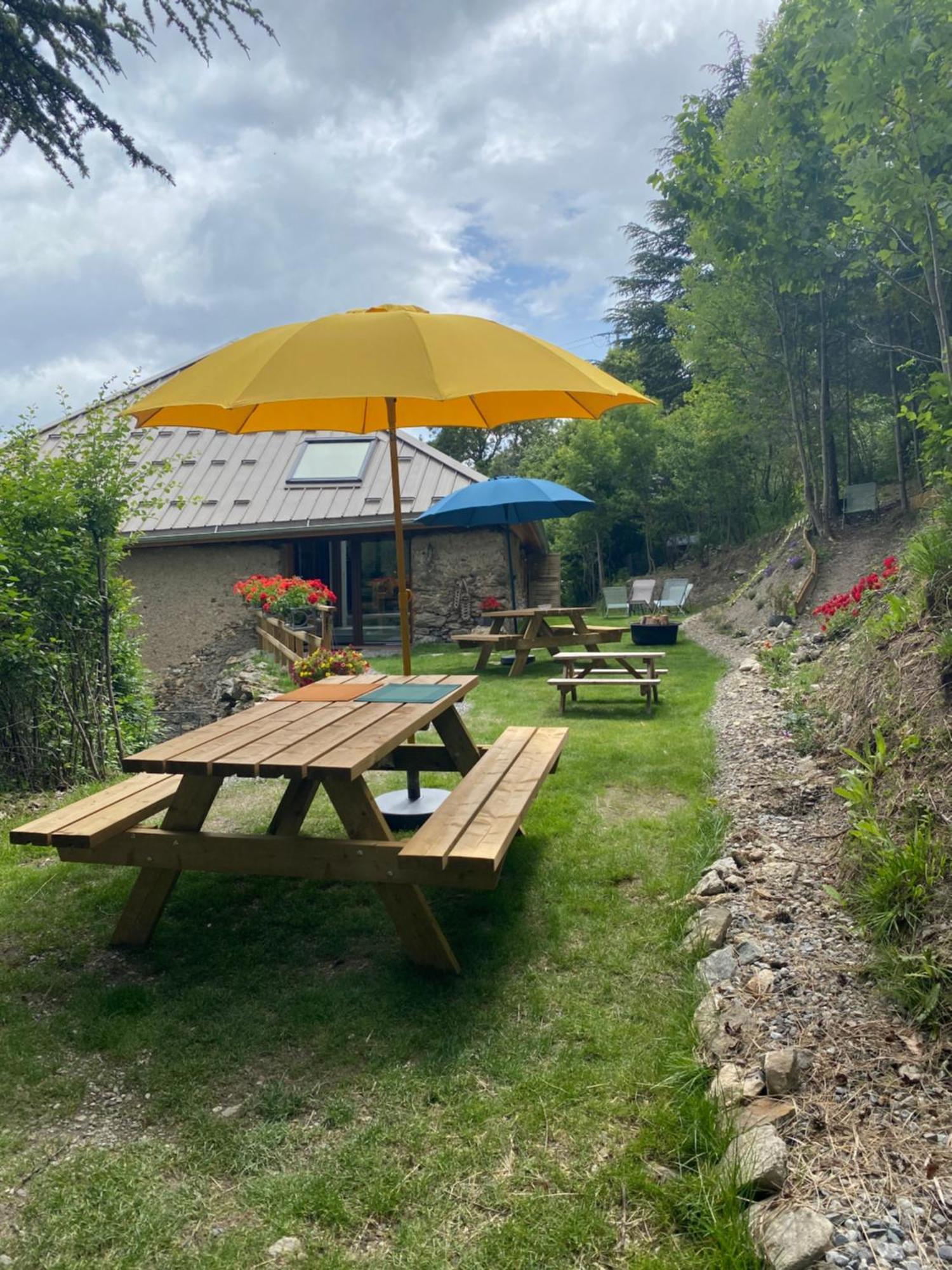 Le Couleau Bed & Breakfast Chateauroux-les-Alpes Екстериор снимка